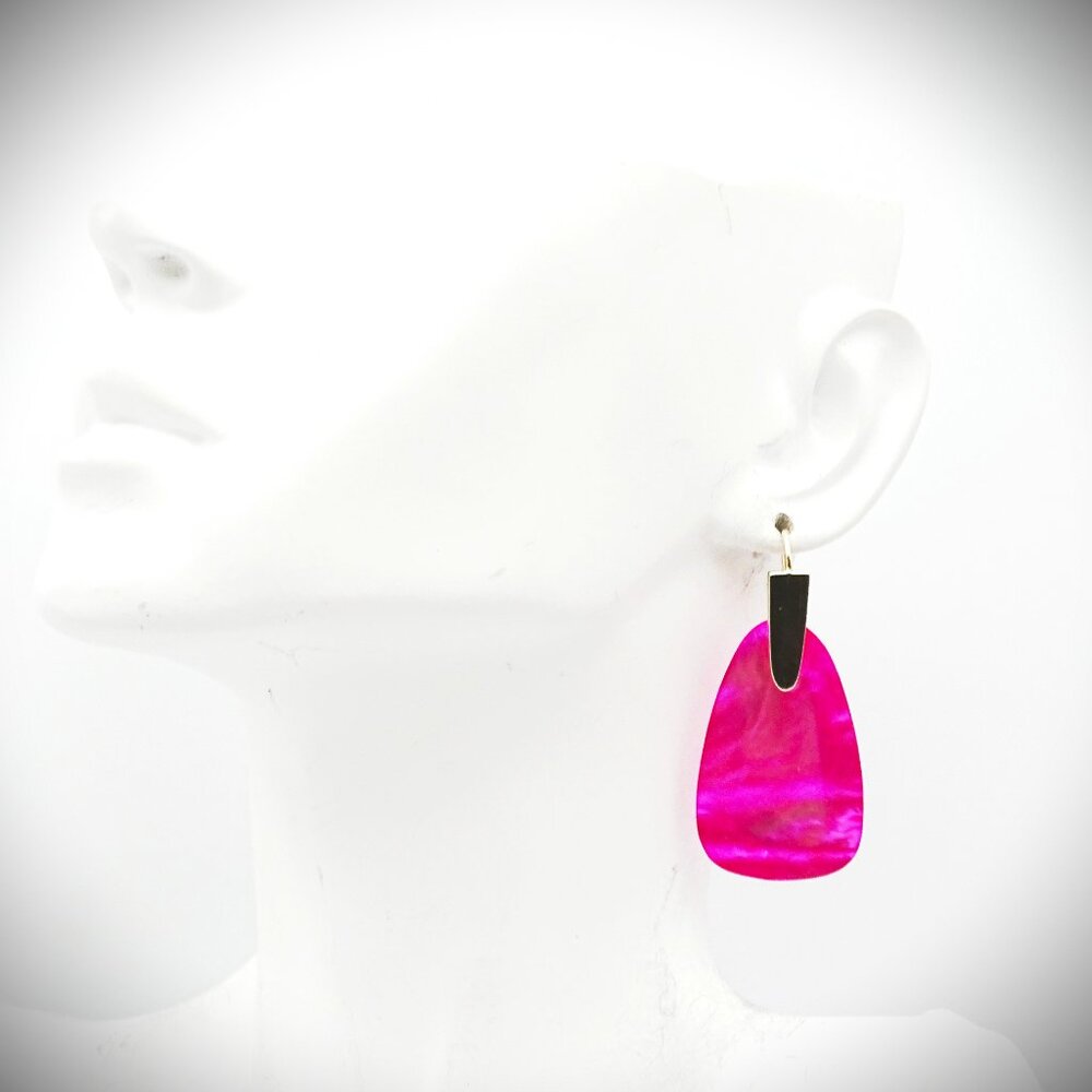 KENDRA SCOTT Marty Yellow Gold Plated Bright Pink Mother of Pearl Drop Earrings
